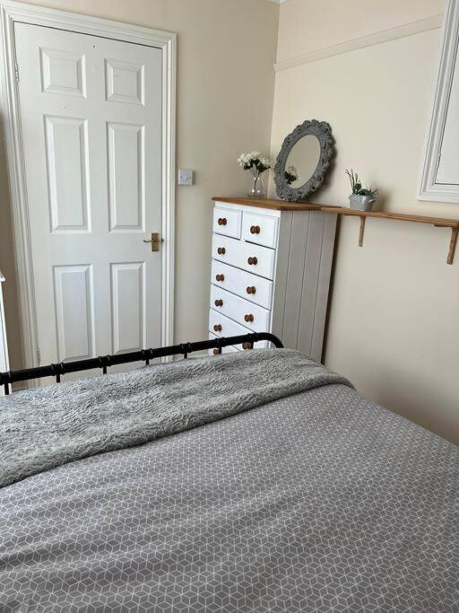 1 Bedroom Flat Sleeps 4 In Abingdon Oxfordshire Buitenkant foto