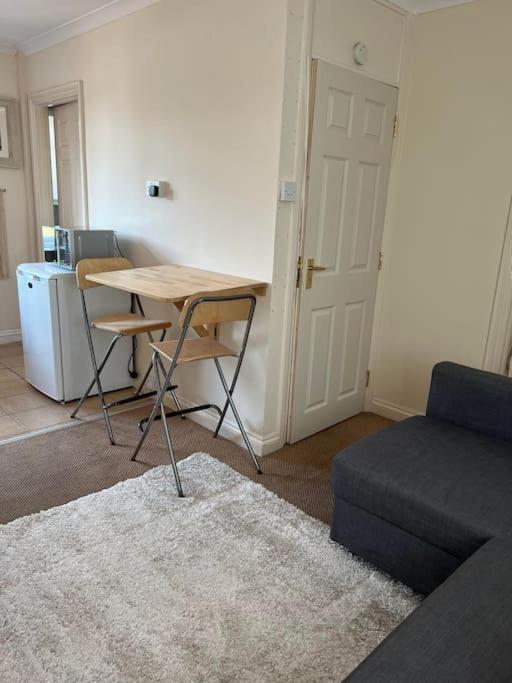 1 Bedroom Flat Sleeps 4 In Abingdon Oxfordshire Buitenkant foto