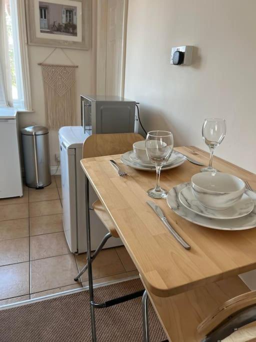 1 Bedroom Flat Sleeps 4 In Abingdon Oxfordshire Buitenkant foto